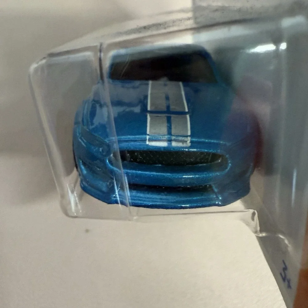 NWT Hot Wheels Ford Shelby GT350R Muscle Mania Blue 9/10 Carded Diecast‎ Car